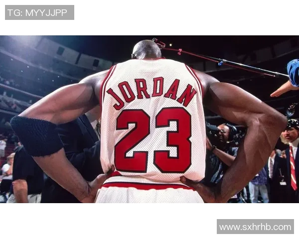 詹姆斯的篮球传奇之路:从天才少年到NBA巨星的辉煌历程 詹姆斯的篮球传奇之路:从天才少年到NBA巨星的辉煌历程