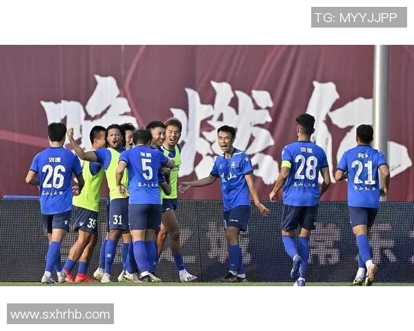 天山雪豹迎战广州恒大力争胜利展现球队实力与斗志 天山雪豹迎战广州恒大力争胜利展现球队实力与斗志